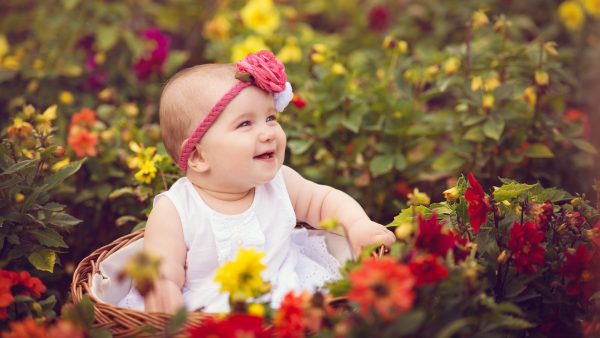 Beautiful baby Pictures with Flowers