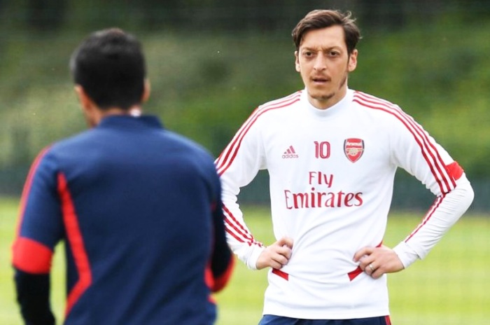 Mesut Ozil Menuju Turki dan Tinggalkan Arsenal